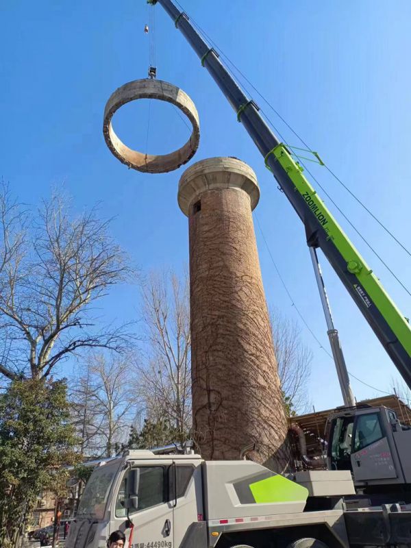 新鄉醫學(xué)院水塔拆除